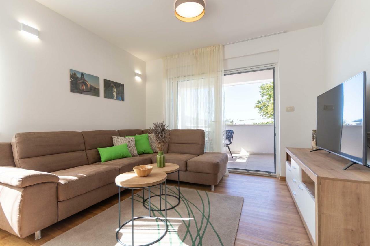 Apartment House Ivan John Podstrana Eksteriør billede
